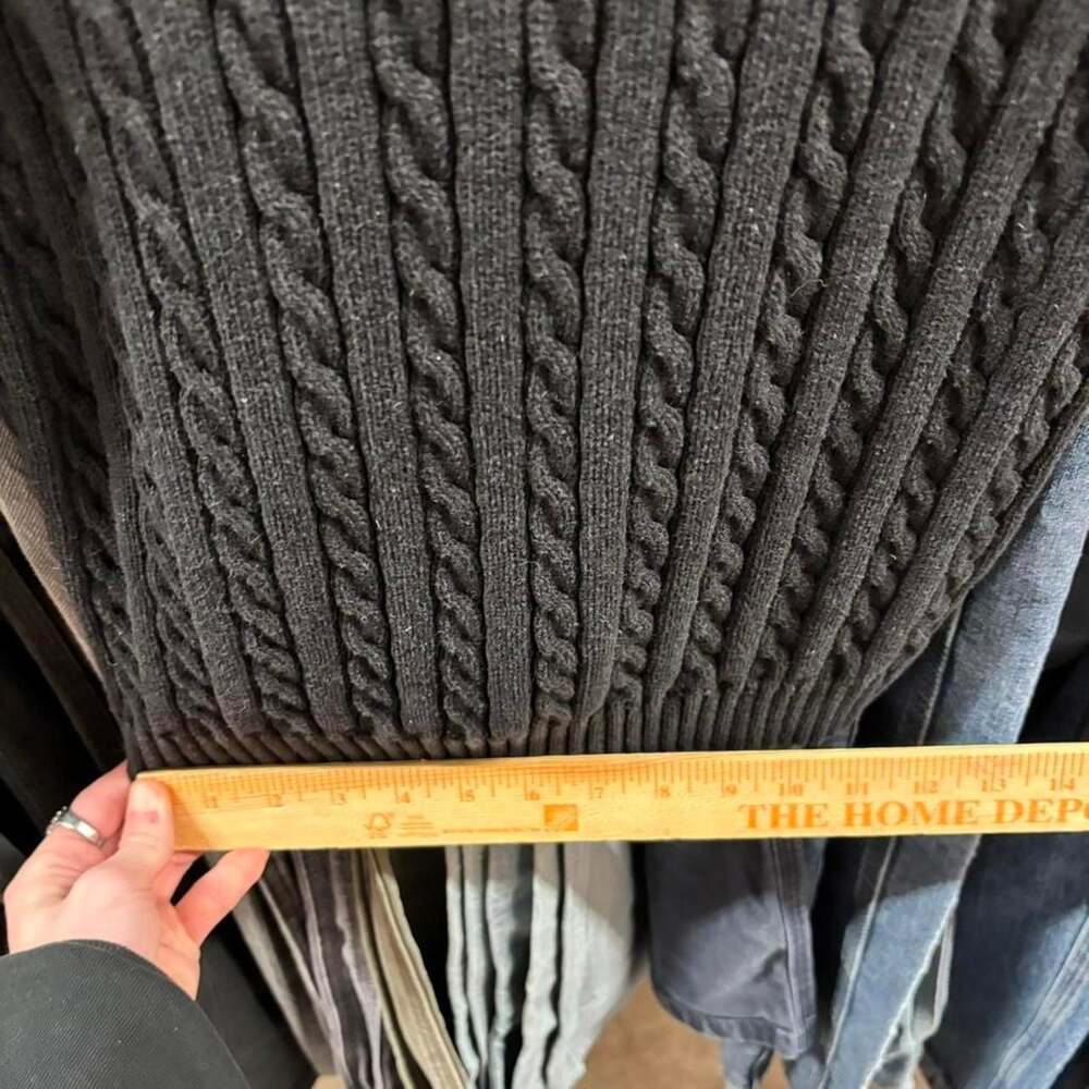 vintage black lauren ralph lauren woman’s v-neck cable knit sweater
woman’s si - Picture 8 of 8